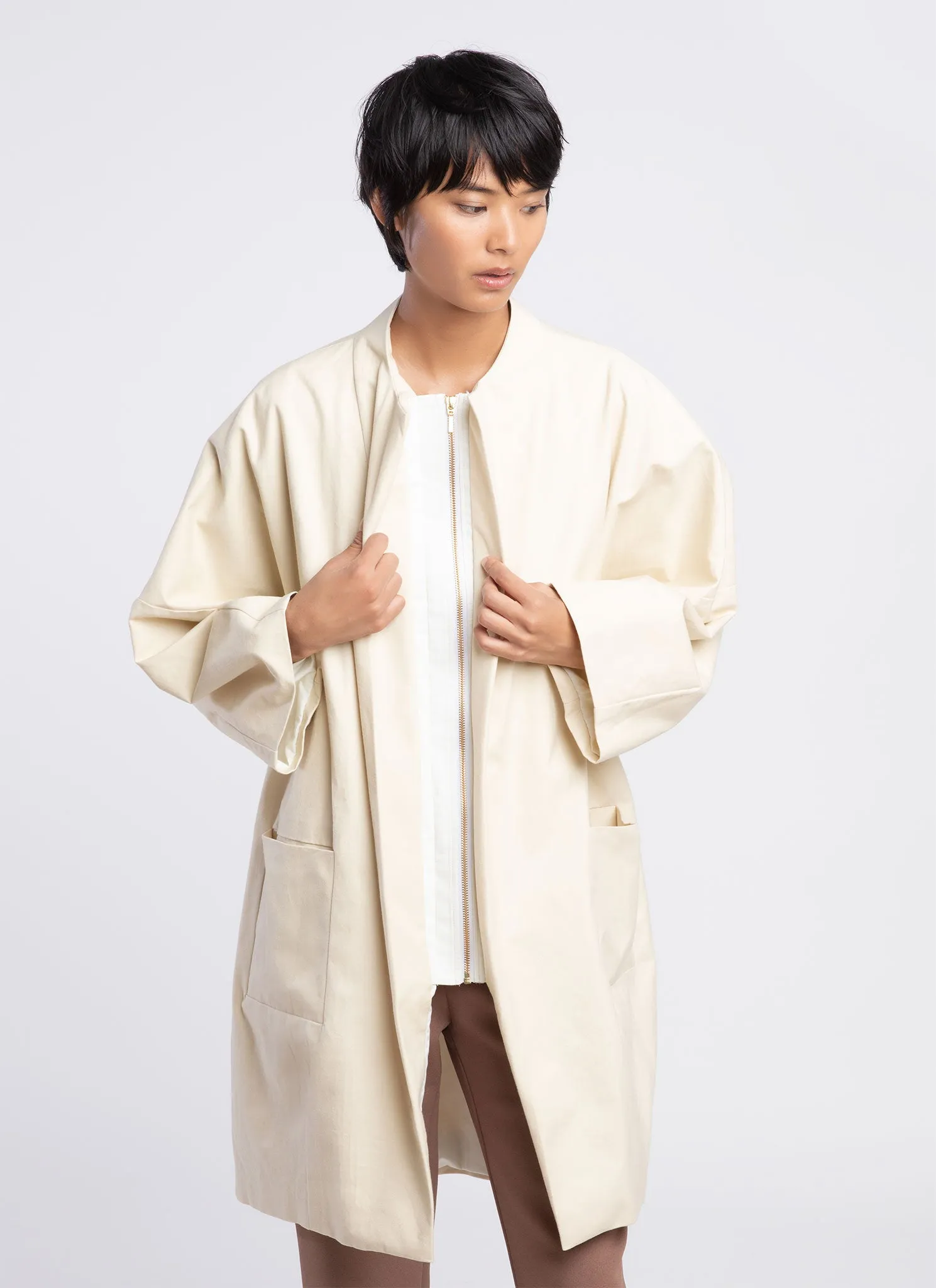 Arum Long Dropped Sleeve Zipper Coat in Off White (As Is)