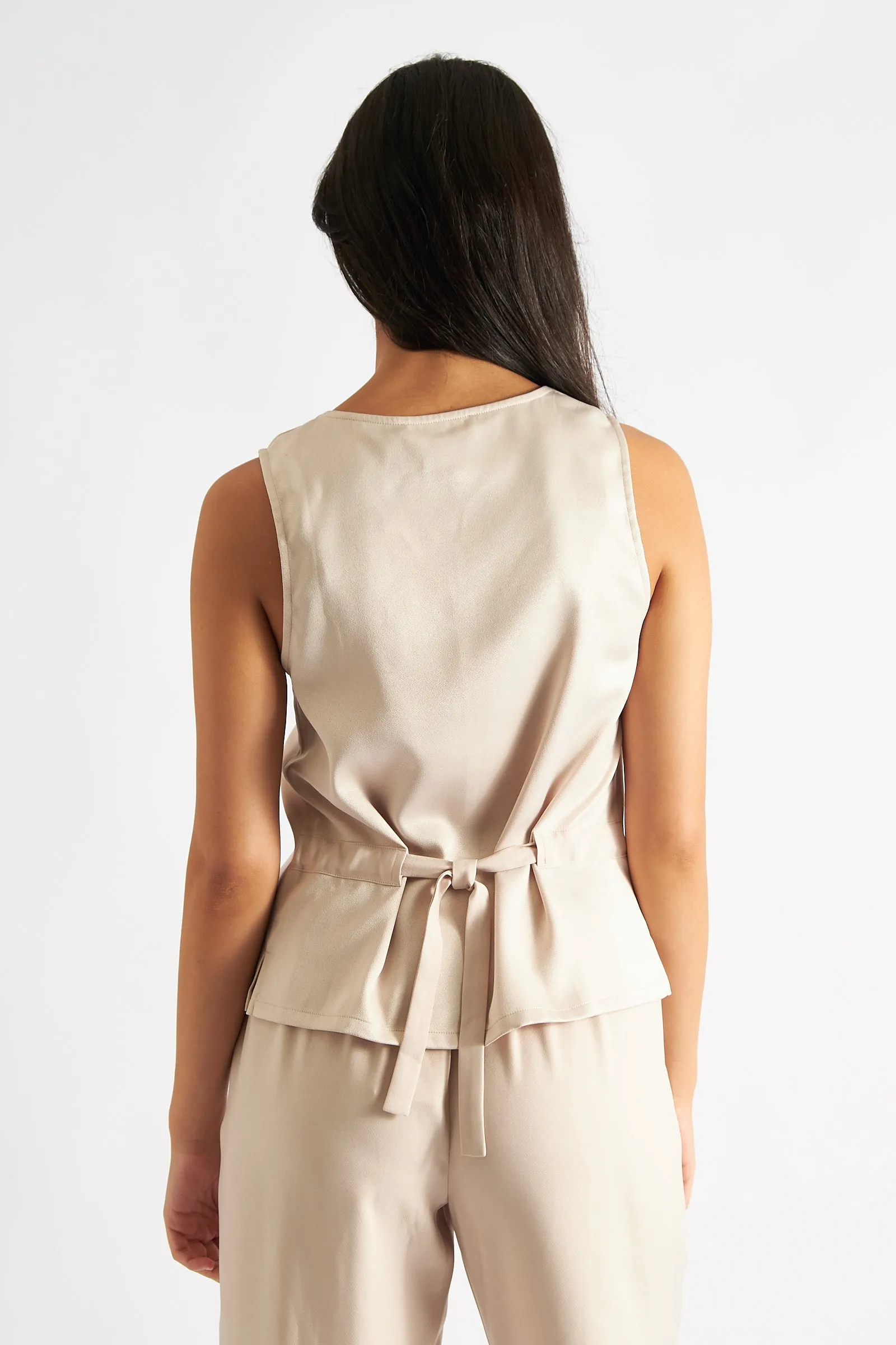 Jakson Sustainable Satin Back Crepe Waistcoat - Camel