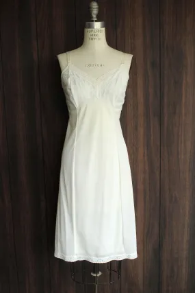 Vintage 1960s 1970s Sears "The Doesn't Slip" Ivory Nylon, Size 36