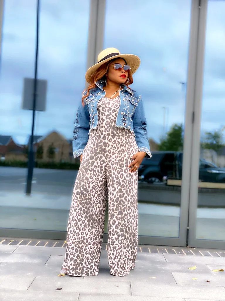 Women's Cropped Denim Jacket With Stud